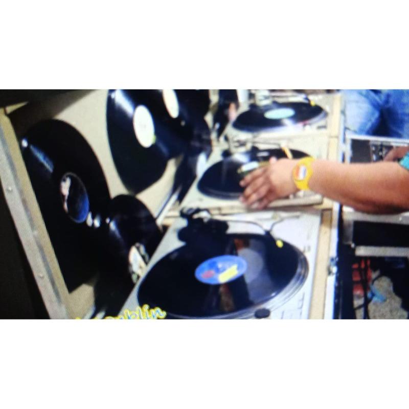 Disck Jockey CUMBIA Y ROCK Barato para eventos ( zona sur buenos aires )