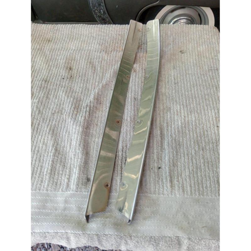 Moldura/bagueta de parante de parabrisas Coupe Chevy