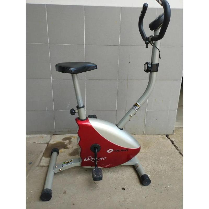 Vendo Bicicleta Fija Olmo Reverfit Con Pulso En Volante Color Roja Roja Y Gris - 2
