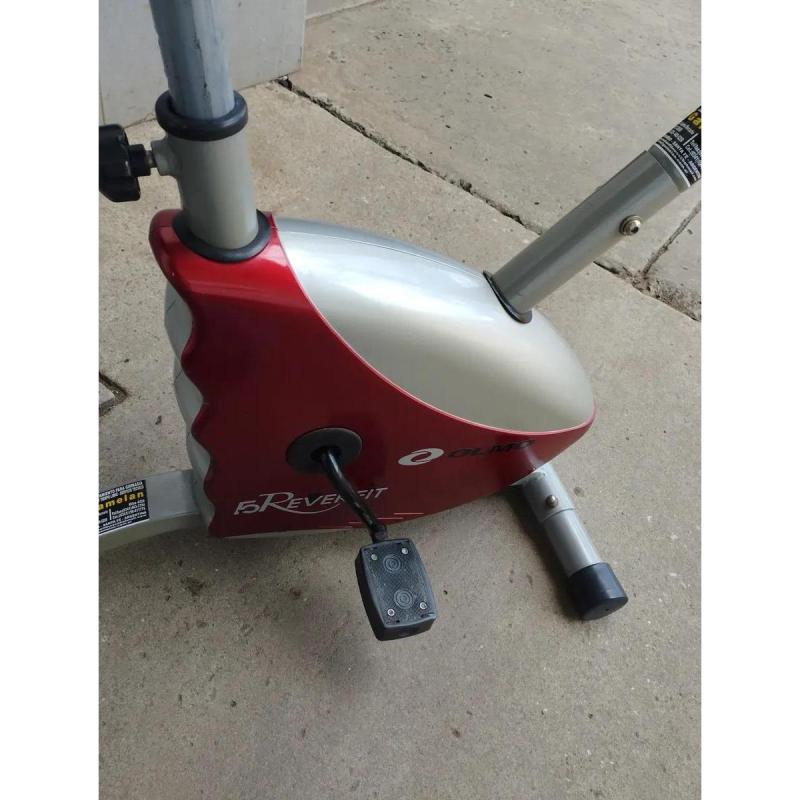 Vendo Bicicleta Fija Olmo Reverfit Con Pulso En Volante Color Roja Roja Y Gris - 3