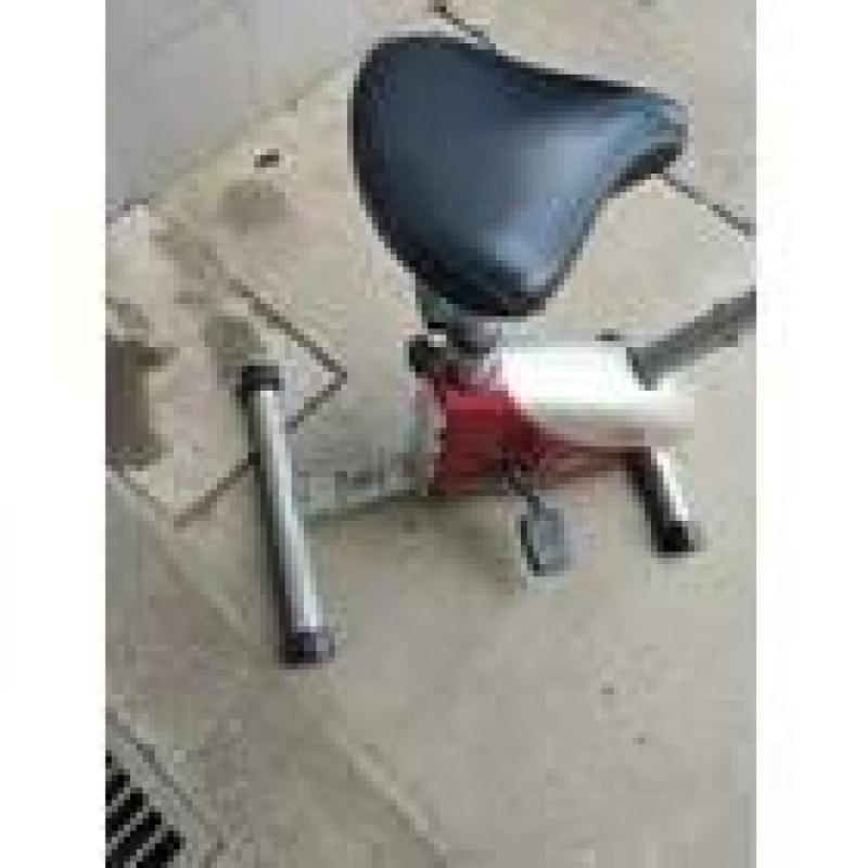 Vendo Bicicleta Fija Olmo Reverfit Con Pulso En Volante Color Roja Roja Y Gris - 4