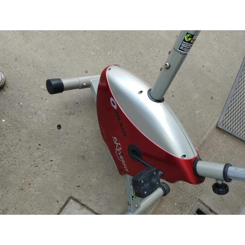 Vendo Bicicleta Fija Olmo Reverfit Con Pulso En Volante Color Roja Roja Y Gris - 7