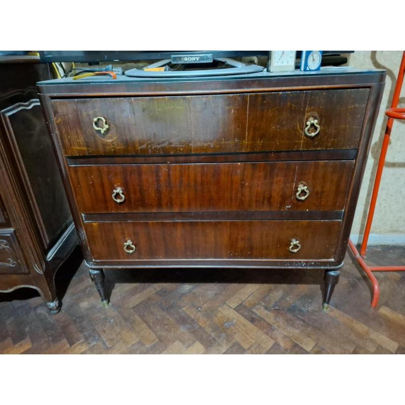 Comoda cajonera antigua