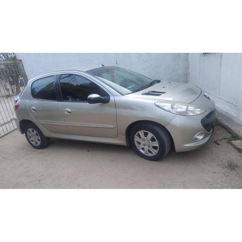 PEUGEOT - TIPO: 17- SEDAN 5 PUERTAS Modelo 2014. Todo al día. Listo Para Transferir.