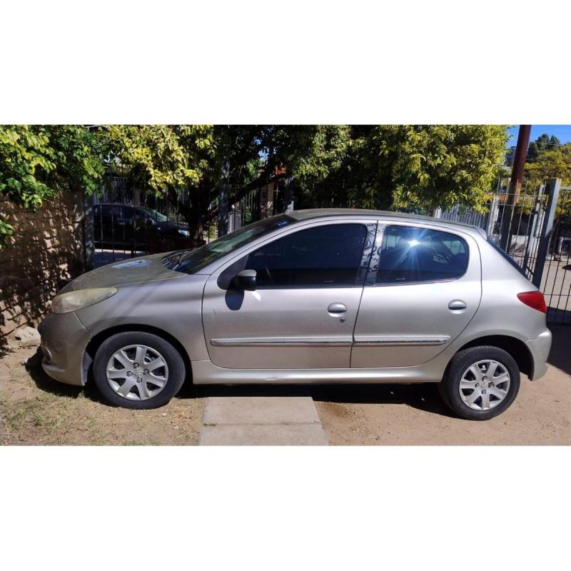 PEUGEOT - TIPO: 17- SEDAN 5 PUERTAS Modelo 2014. Todo al día. Listo Para Transferir. - 9