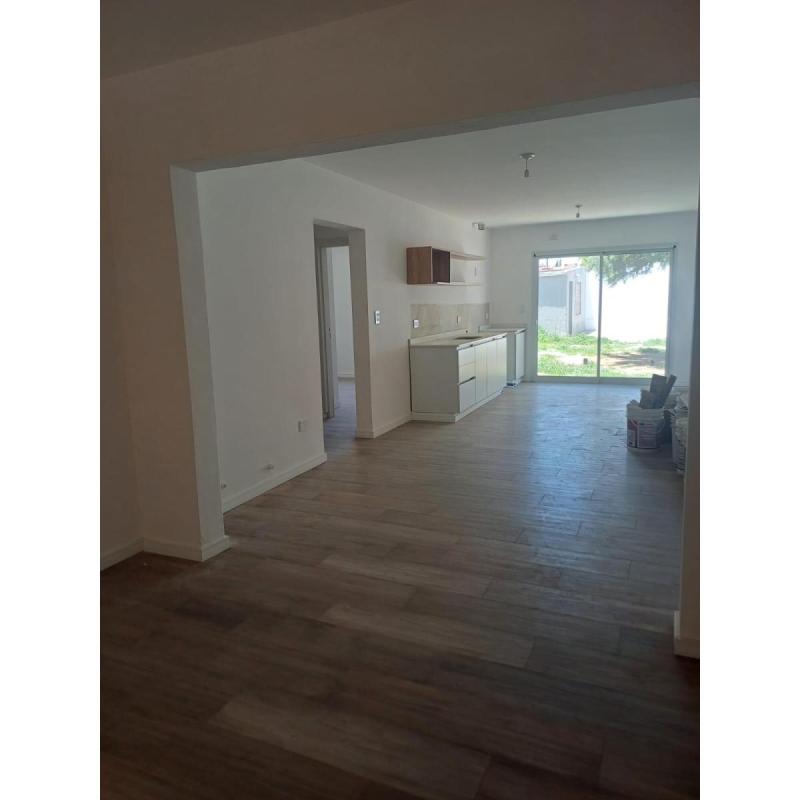 Vendo casa reciclada a nuevo en barrio general paz - 2