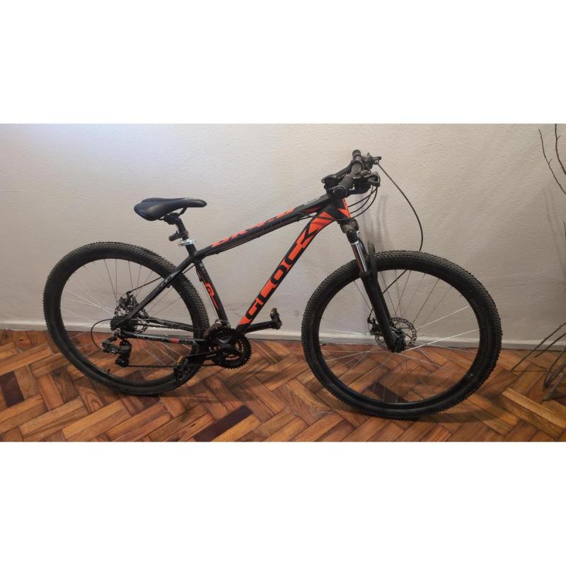 Bicicleta de 21 cambios roja y negra rodado 29