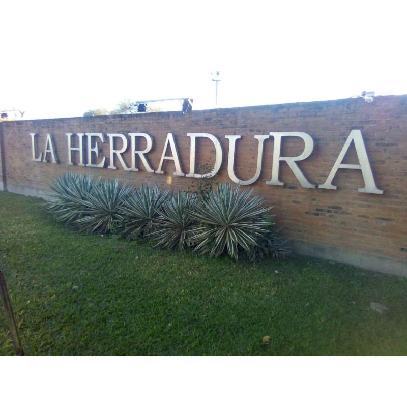 Casa quincho en barrio cerrado , financio con sistema saldo de precio.
