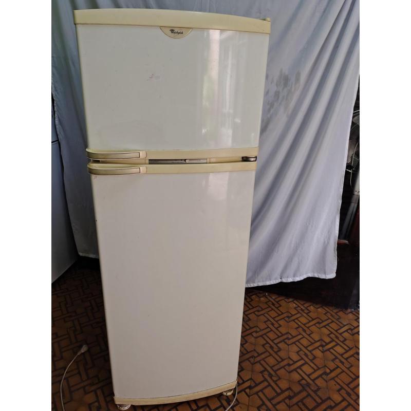 Heladera Whirlpool ARB 210 con Freezer