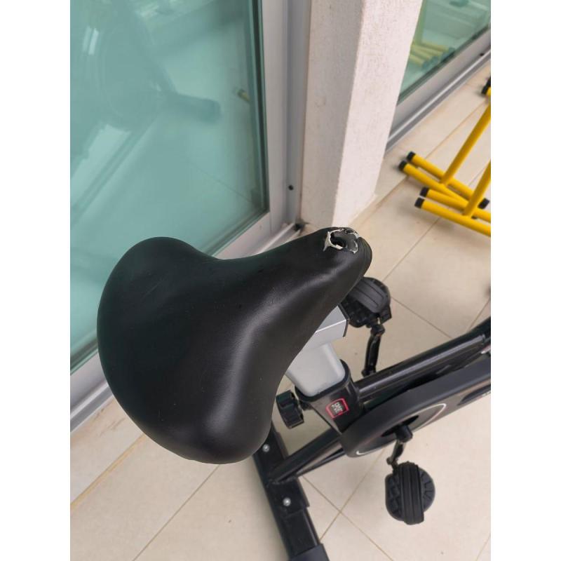Bicicleta Fija Spinning Gym 8 Niveles 28 Kgs (Usado) - 2