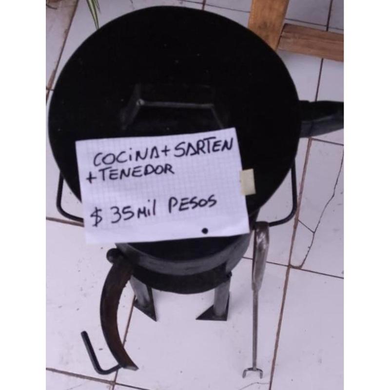 cocina mas sarten y tenedor