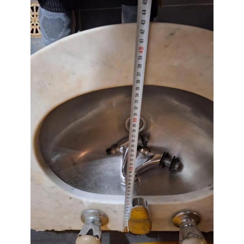 Bacha de Mármol con Grifería