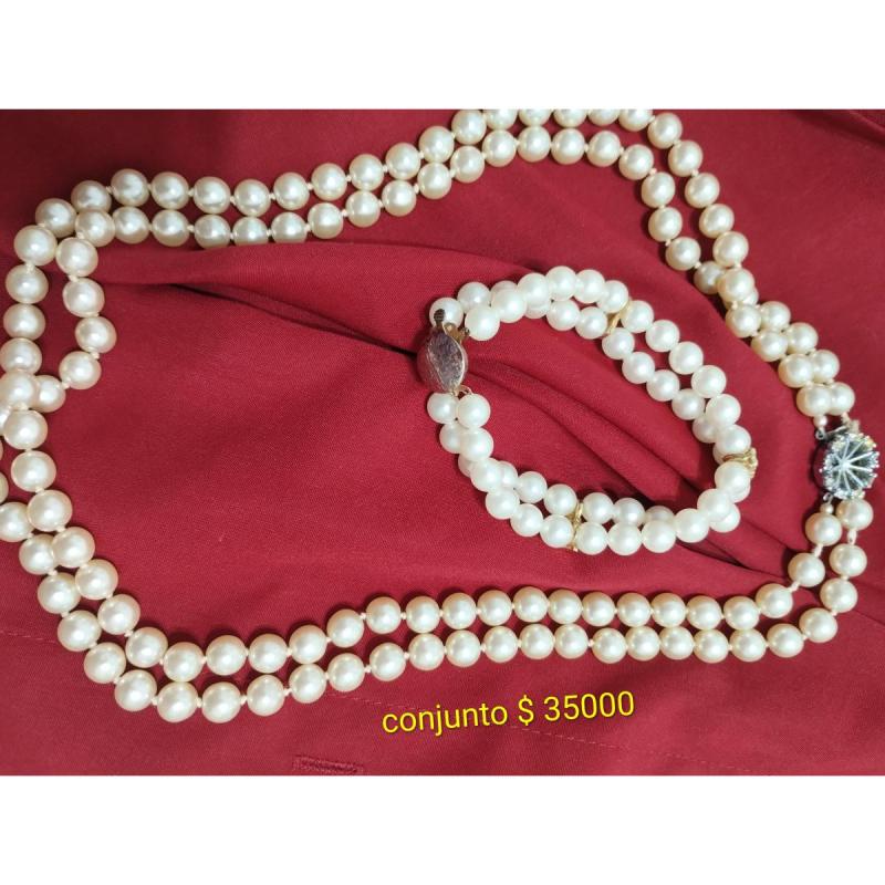 Hermoso conjunto de collar y pulsera perlas fantasía