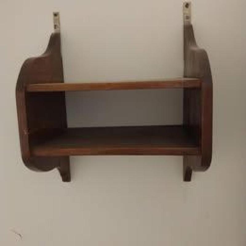 Repisa doble de madera .
