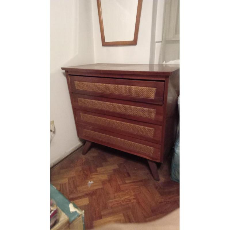 Comoda estilo retro