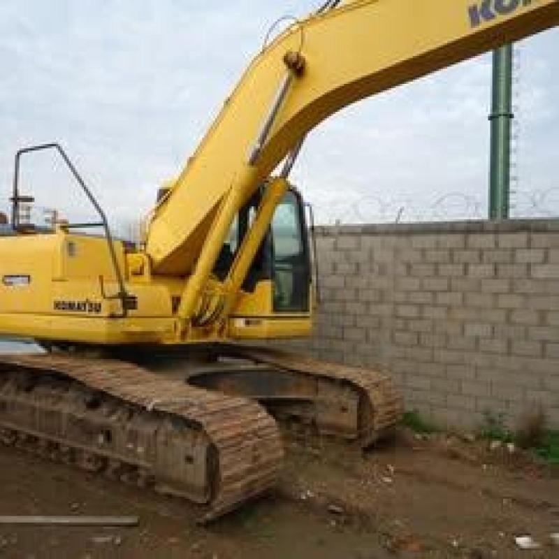 2006 ALQUILER Excavadora Komatsu PC 200 LC, año 2006 no incluye: maquinista/flete/ gasoil