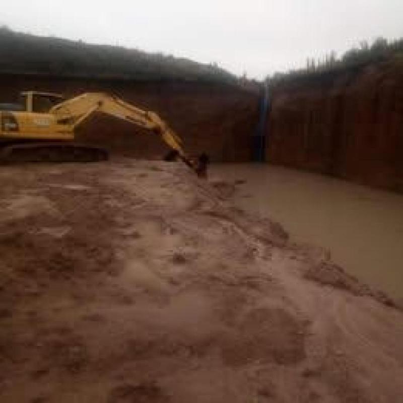 2006 ALQUILER Excavadora Komatsu PC 200 LC, año 2006 no incluye: maquinista/flete/ gasoil - 2