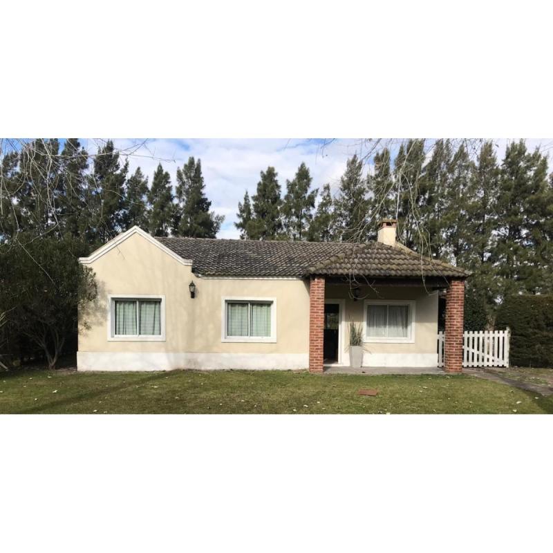 Vendo Casa en hermoso barrio cerrado Las Fuentes con vigilancia.Ezeiza