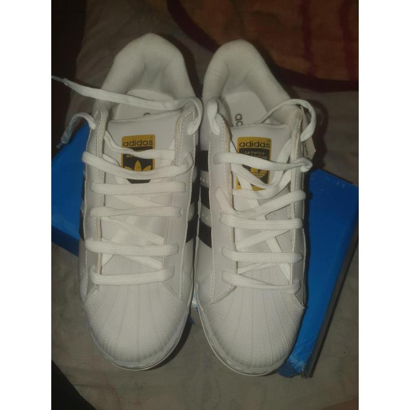 Zapatillas superstar replicas talle 42 blancas nuevas