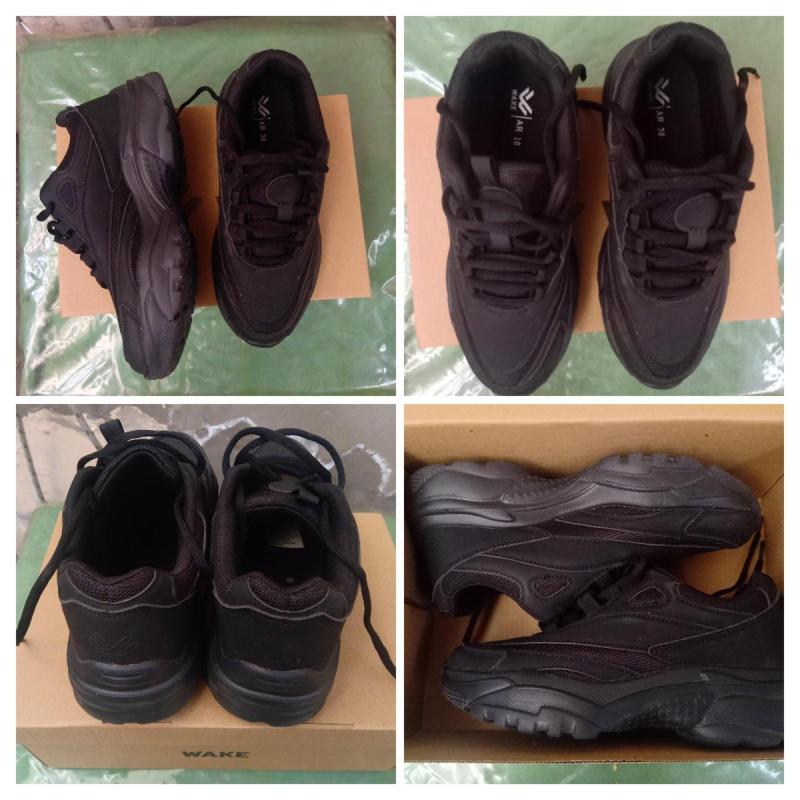Zapatillas negras de dama