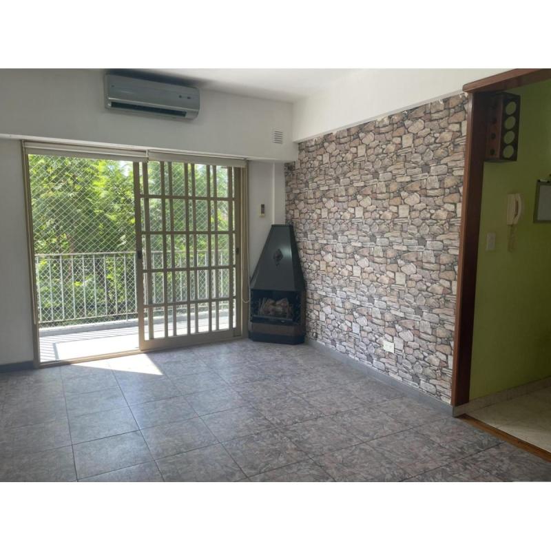 Departamento en venta dos ambientes al frente con balcÓn. 42 m2 av. independencia al 3400