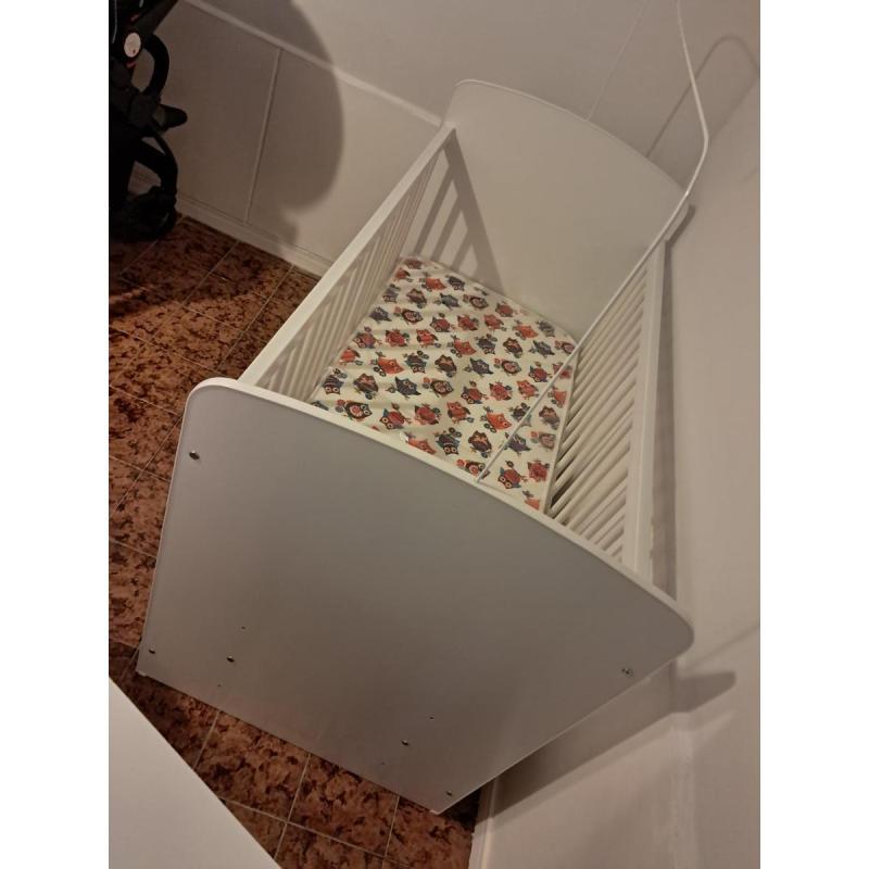 Cuna con cajonero