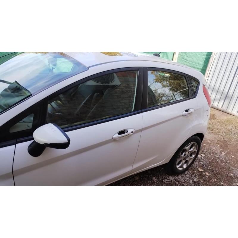 Vendo ford fiesta kinetic design titanium 1.6 – aÑo 2012 - 5