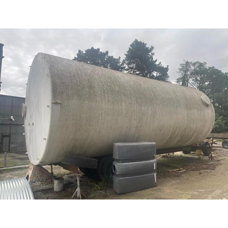 Tanques de almacenaje varios para combustible y agua