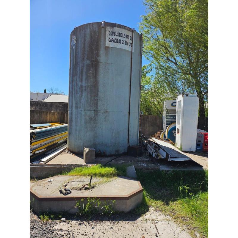 Tanques de almacenaje varios para combustible y agua - 2