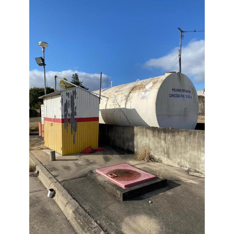 Tanques de almacenaje varios para combustible y agua - 3