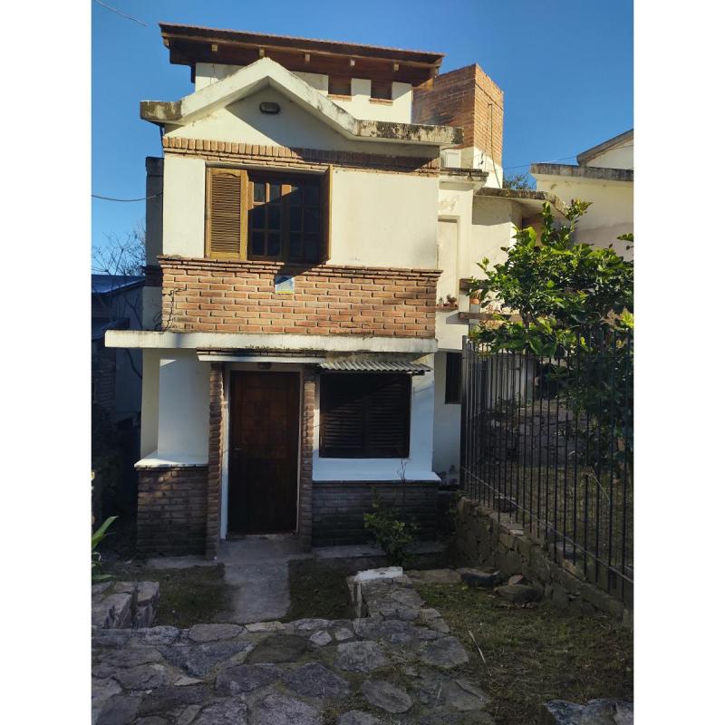 Dpto.centrico tipo casa en alquiler en p.b. en rio ceballos. un dormitorio