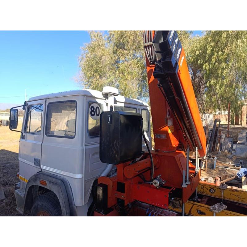 Camion tata con hidrogrua para 6tinel
