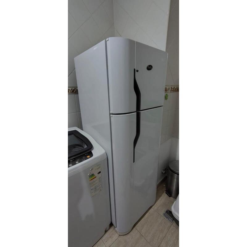 Heladera con Freezer Gafa