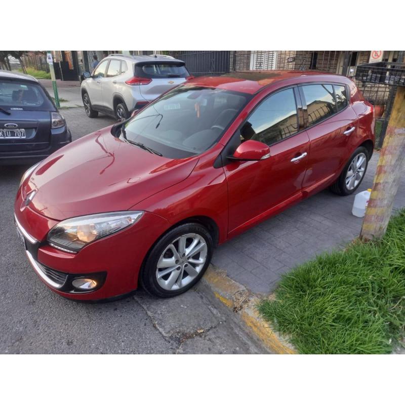 SOLO PARA ENTENDIDOS. Megane III 2.0 Luxe, única mano con 38.000 km !