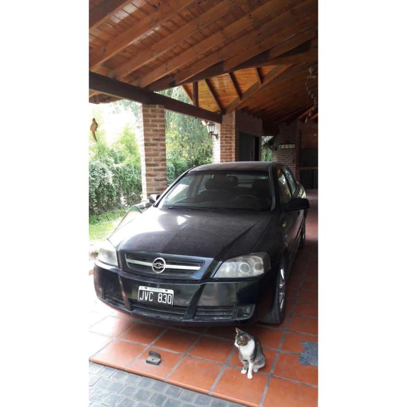 Vendo Astra motor 2.0 año 2011 con tanque de gnc. Ezeiza