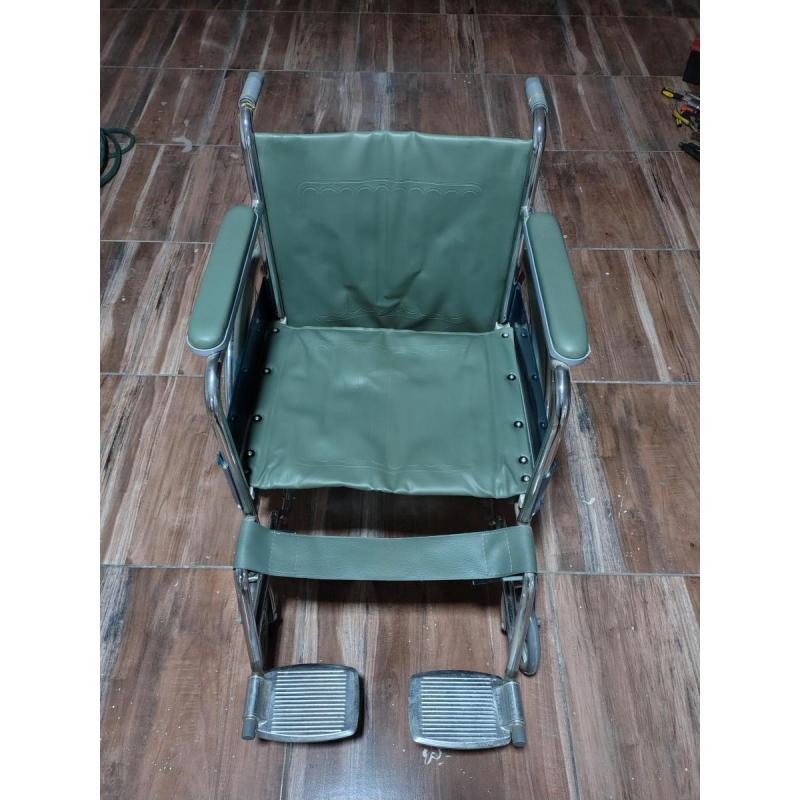 Silla de ruedas nueva sin uso. $ 100.000. Estoy en Ezeiza.
