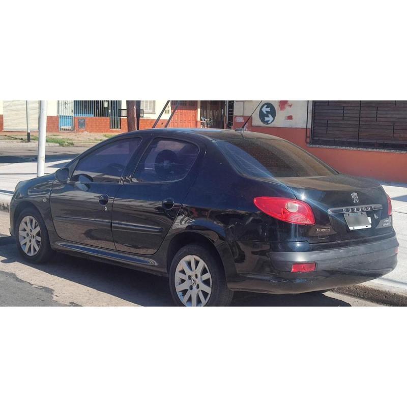 Peugeot 207 Compac XT 1.6 16V Sedán 4P 2010 - 2