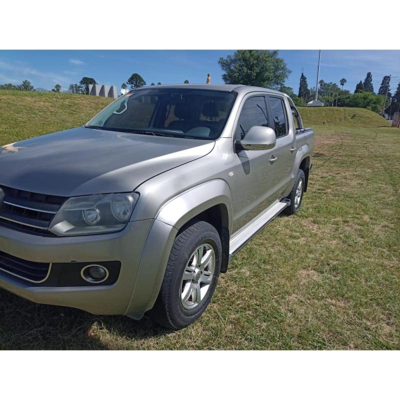 - Amarok haigland 4x2. Full c/cuero pak . .
