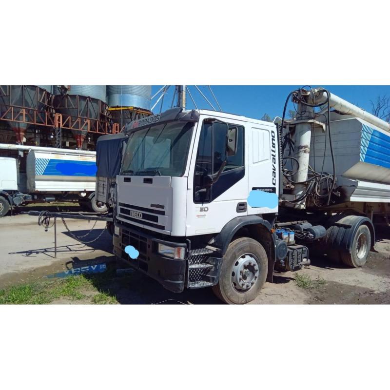 Iveco Cavallino 320 c/sist. hidráulico y plato de enganche para tolva o batea - 3