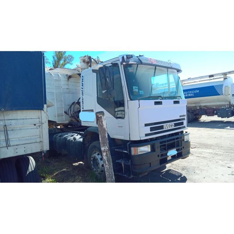 Iveco Cavallino 320 c/sist. hidráulico y plato de enganche para tolva o batea - 4