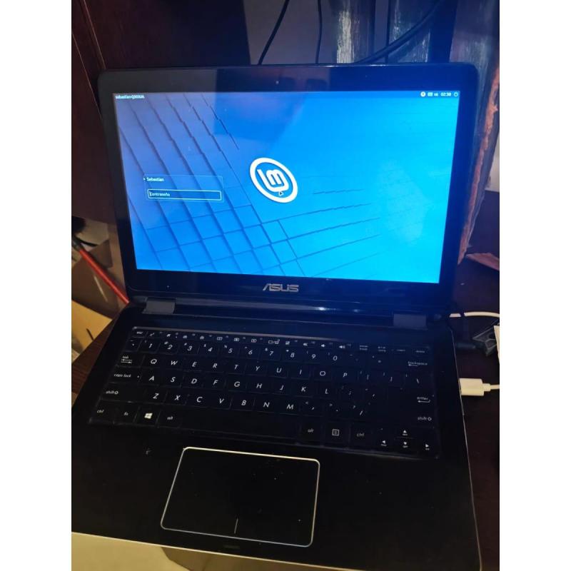 Vendo Notebook Asus 2 en 1 Táctil Rebatible - Para usar enchufada