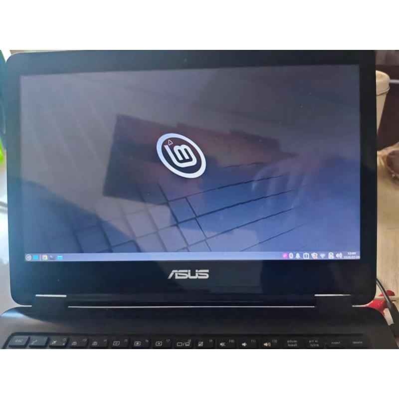 Vendo Notebook Asus 2 en 1 Táctil Rebatible - Para usar enchufada - 3
