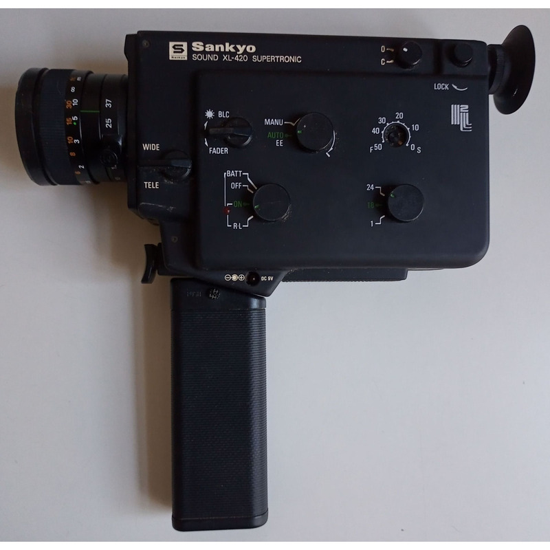 Sin probar - Filmadora antigua con lente. Creo que es Super 8.