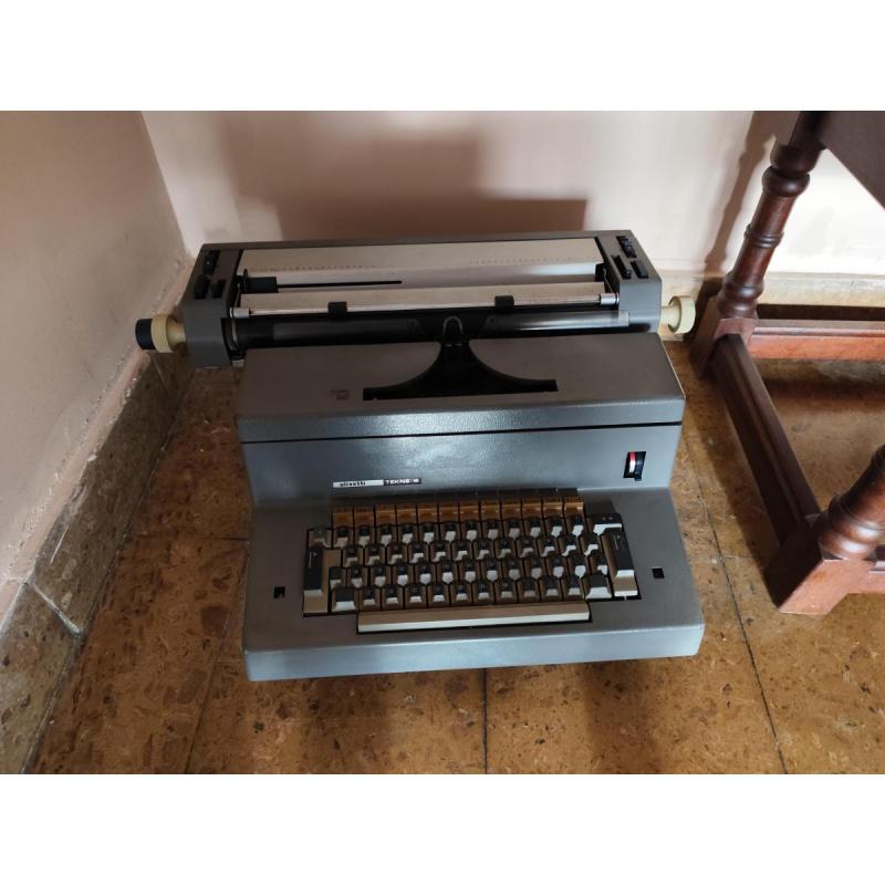antigua maquina de escribir Olivetti Tekne 4 electrica