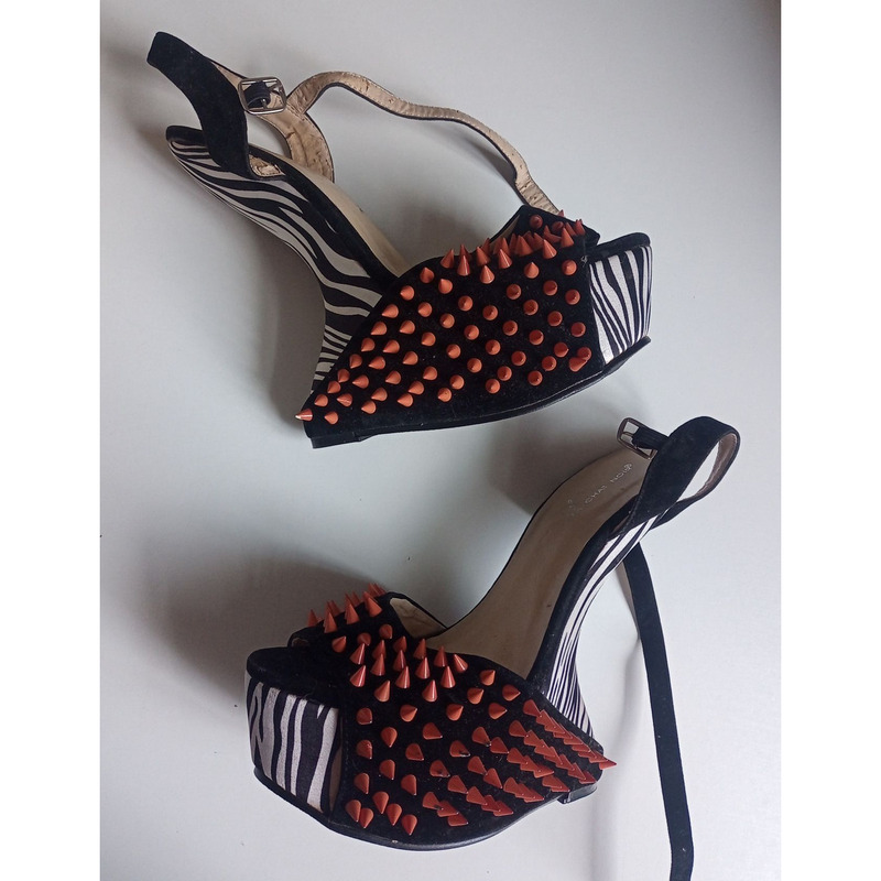 NUEVOS pero con peladura - Sandalias talle 37 - Leer con atención