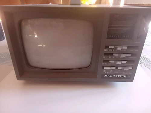 Radio Televisor Portátil Magnatech Deluxe Usado