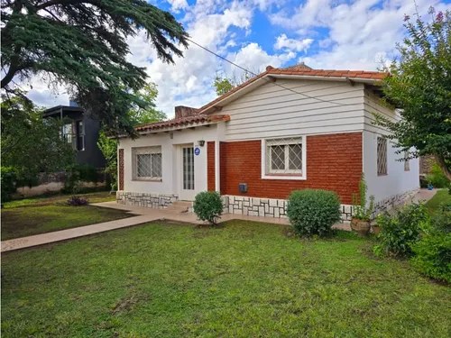Casa + Departamento Con Gran Terreno - Barrio Miguel Muñoz