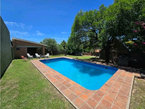 Venta Casa + Pileta + Quincho Sobre Dos Terrenos Gas Natural