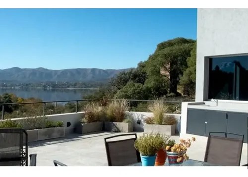 Venta - Casa De Categoria, 3 Dormitorios. Villa Del Lago, Carlos Paz