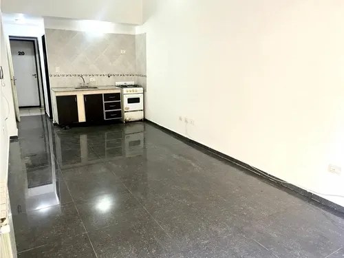 Monoambiente Con Patio, Cochera Y Pileta. Oportunidad!!